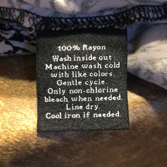 Rock & Republic Top  (#1605) - Picture 4 of 4